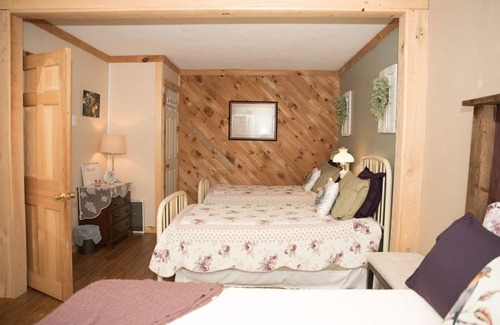 Sweet Valley Lit Et Petit-Déjeuner | Cottage in the Woods - Suite B & B # 1