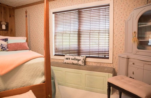 Sweet Valley Lit Et Petit-Déjeuner | Cottage in the Woods - Suite B & B # 2