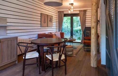 Maubray Maison | Cottage in Tournai with Forest View
