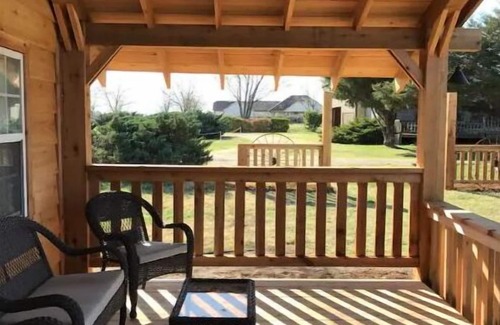 Edmond Cottage | Le Vineyard View Cottage est niché au milieu des arbres et des petits vignobles.