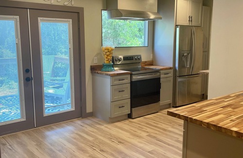 Hearne Cottage | Cottage just 30 minutes from Texas A&M, 15 minutes from Premiere baseball field