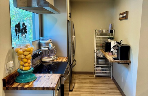Hearne Cottage | Cottage just 30 minutes from Texas A&M, 15 minutes from Premiere baseball field