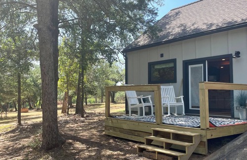 Hearne Cottage | Cottage just 30 minutes from Texas A&M, 15 minutes from Premiere baseball field