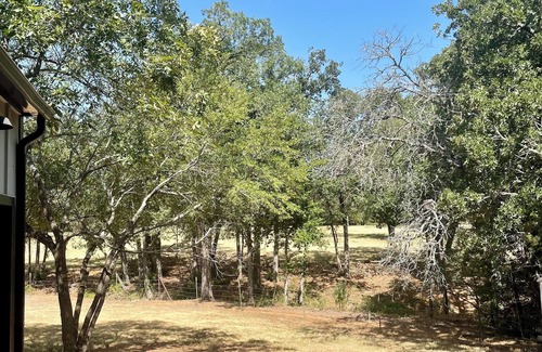 Hearne Cottage | Cottage just 30 minutes from Texas A&M, 15 minutes from Premiere baseball field