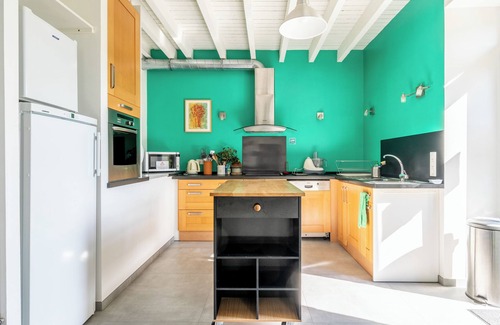 Joue-sur-Erdre Maison | Grand gîte "L'Erdre au Moulin" avec terrasses privées, grand espace de jardin et Wi-Fi.