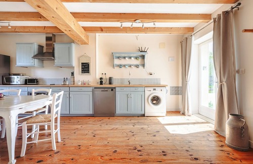 Vergne Maison | Petite maison "La Belle Parenthèse" avec piscine privée, terrasse privée et Wi-Fi