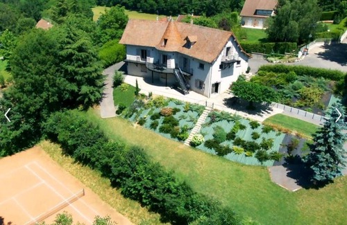 Bressieux Cottage | Petite maison 'Le Gite De La Tour' avec terrasse privée, jardin privé et Wi-Fi