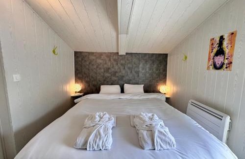 Prouilly Appartement | Cottage Le Rosie au bord du lac avec jacuzzi