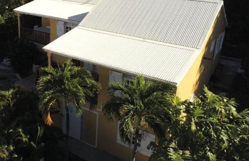 Grand Anse Appartement | Cottage Les 3 Rochers - SEC PATE Coté jardin