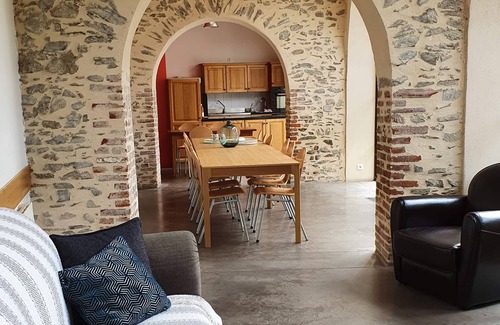 Saint-Andeol-le-Chateau Maison | Gîte Les Arches - 15 personnes - 6 chambres