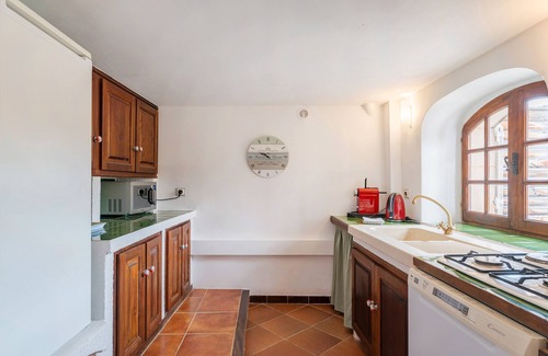 Simiane-la-Rotonde Maison | Petite maison 'Les Buisses - Petit Gite' avec terrasse privée, jardin partagé et Wi-Fi