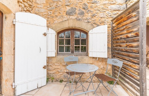 Simiane-la-Rotonde Maison | Petite maison 'Les Buisses - Petit Gite' avec terrasse privée, jardin partagé et Wi-Fi