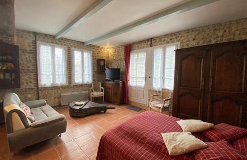 La Poterie-Cap-d'Antifer Maison | Cottage near Étretat Cliffs with Private Garden