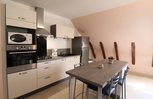 Saint-Gerons Cottage | Gîte proche lac de Saint-Etienne Cantalès, 3 chambres, activités nautiques, animaux admis