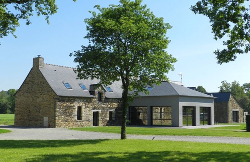Quelneuc Maison | Gite de charme 6 pers. Piscine intérieure chauffée toute l'année. Morbihan.