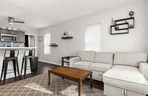 Peoria Heights Maison | Cottage on Duryea - Cozy 1BD home in the Heights
