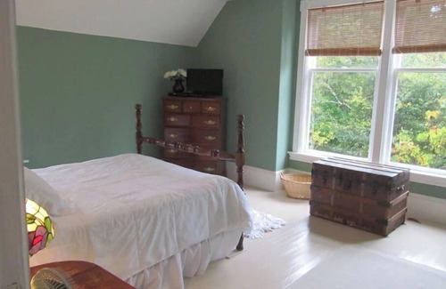Welshpool Autre | Cottage on Friar's Bay