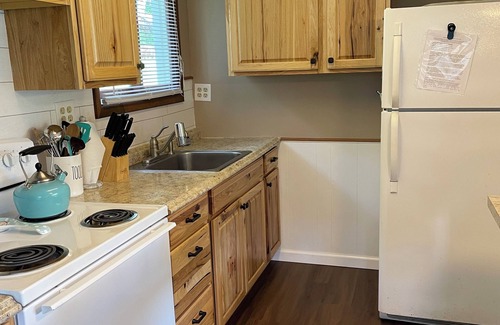 Brackney Cottage | Cottage on Laurel Lake, perfect for a family