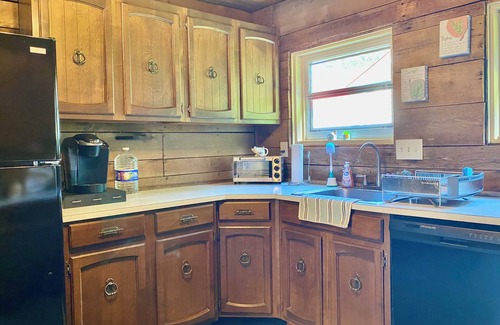 Brackney Cottage | Cottage on Laurel Lake with Garage Loft that sleeps up to 15