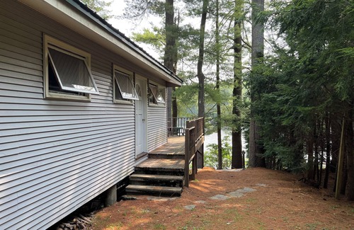 Williamsburg Cabine | Cottage on motorboat-free Lake. Swim, Fish, Canoe in the Pioneer Valleyn