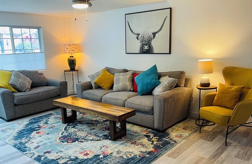 Nehalem Cottage | Cottage on Nehalem Bay, dogs welcome, fire pit, hot tub, 5 min- Manzanita beach