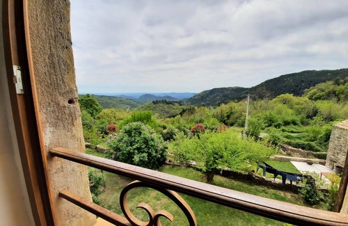 Sumene Maison | Vue exceptionnelle. Maison située sur les premiers contreforts des Cévennes