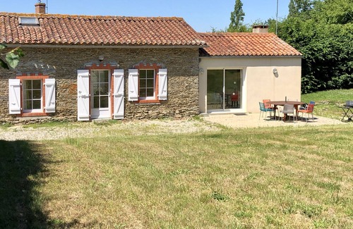 Chateau-Guibert Maison | Cottage on the aquaponic farm with Nordic bath and animals