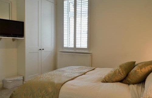 Acomb Maison | Cottage On The Green