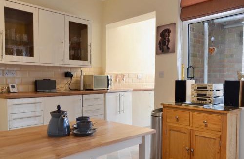 Acomb Maison | Cottage On The Green