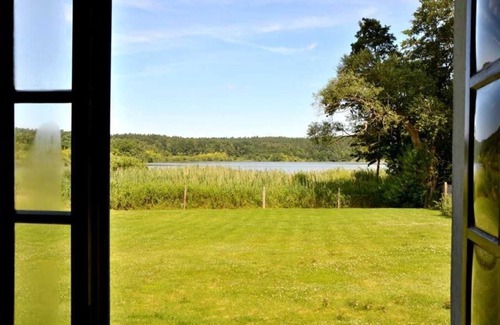 Krakow am See Maison | Chalet au bord du lac sur un grand terrain, cheminée - chalet au bord du lac