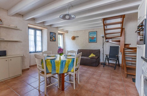 Theix-Noyalo Cottage | Cottage 'Petit Gite Confortable Dans Village' with Private Terrace, Shared Garden and Wi-Fi