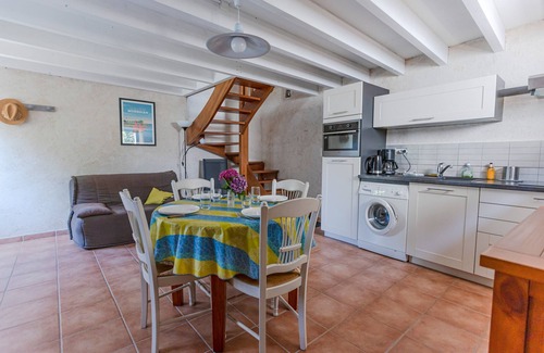 Theix-Noyalo Cottage | Cottage 'Petit Gite Confortable Dans Village' with Private Terrace, Shared Garden and Wi-Fi