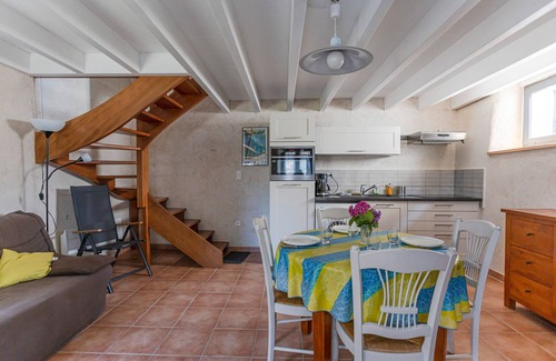 Theix-Noyalo Cottage | Cottage 'Petit Gite Confortable Dans Village' with Private Terrace, Shared Garden and Wi-Fi