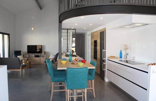 Gruissan Maison | Gîte Côté Étang, maison d'architecte, superbe vue sur l'étang de Gruissan