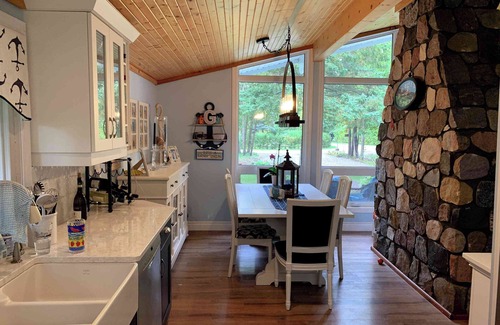 Kincardine Maison | Cottage Rental close to lake Huron beach!
