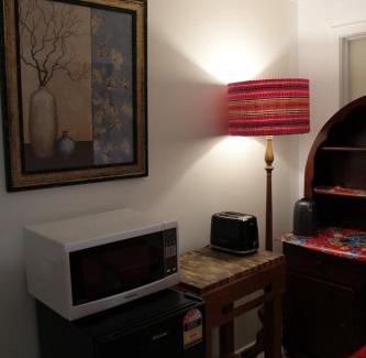 Malmsbury Maison | Cottage room with ensuite and kitchenette