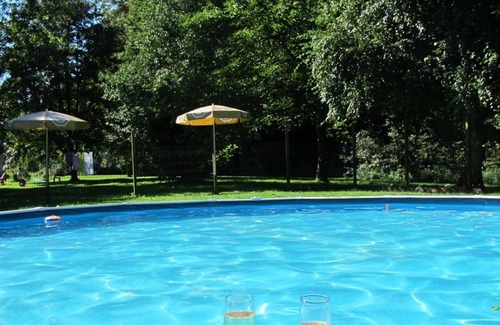Tortefontaine Cottage | Cottage pour 10 personnes toutes avec salle de bain avec piscine extérieure