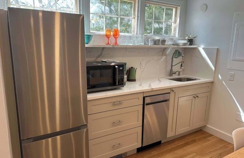 Concord Appartement | Cottage Suite "B" - Walk to Shops, Train, History