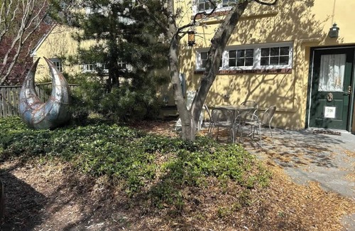 Concord Appartement | Cottage Suite "B" - Walk to Shops, Train, History