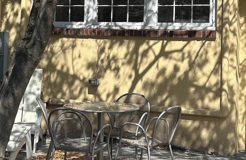 Concord Appartement | Cottage Suite "B" - Walk to Shops, Train, History