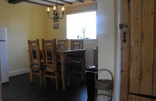 Boncath Cottage | Cottage-Salle de bain et douche-The Stable - Y Stabl