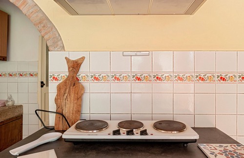 Chianni Cottage | Maison "Vinombrosa" avec piscine privée, Wi-Fi et climatisation