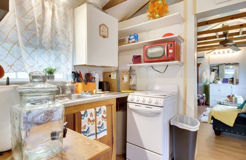 Waterloo Cottage | Cottage w/ Fire Pit & Lake Access in Waterloo!