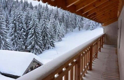 Les Moussieres Maison | Cottage with Balcony in the Haut-Jura Natural Park