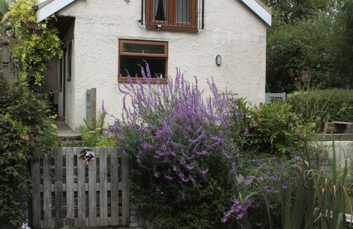 Grimsby Cottage | Cottage - Beautiful & Tranquil Location -Dogs welcome - extra 10 pounds per stay