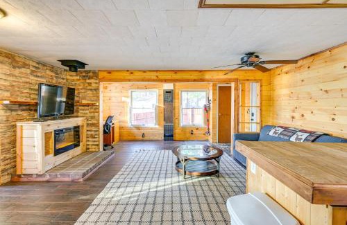 Lake Maison | Cottage with Deck and Bluff Lake Views Walk to Beach!