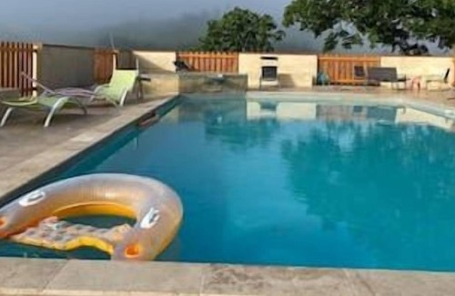 Cazals-des-Bayles Maison | Cottage with Jacuzzi, Le Pommier,. View of nature and the Pyrenees. Swimming pool, Mirepoix
