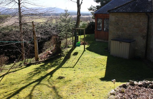 Grantown-on-Spey Maison | Cottage with private sole use indoor pool and superb views