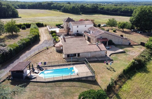 Marthon Cottage | Cottage avec chauffée Piscine eau de mer dans un cadre privé et paisible.