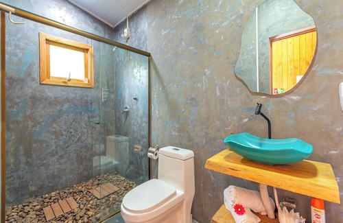 Tres Coroas Chalet De Ski | Cottage with Hot Tub Near Buddhist Temple